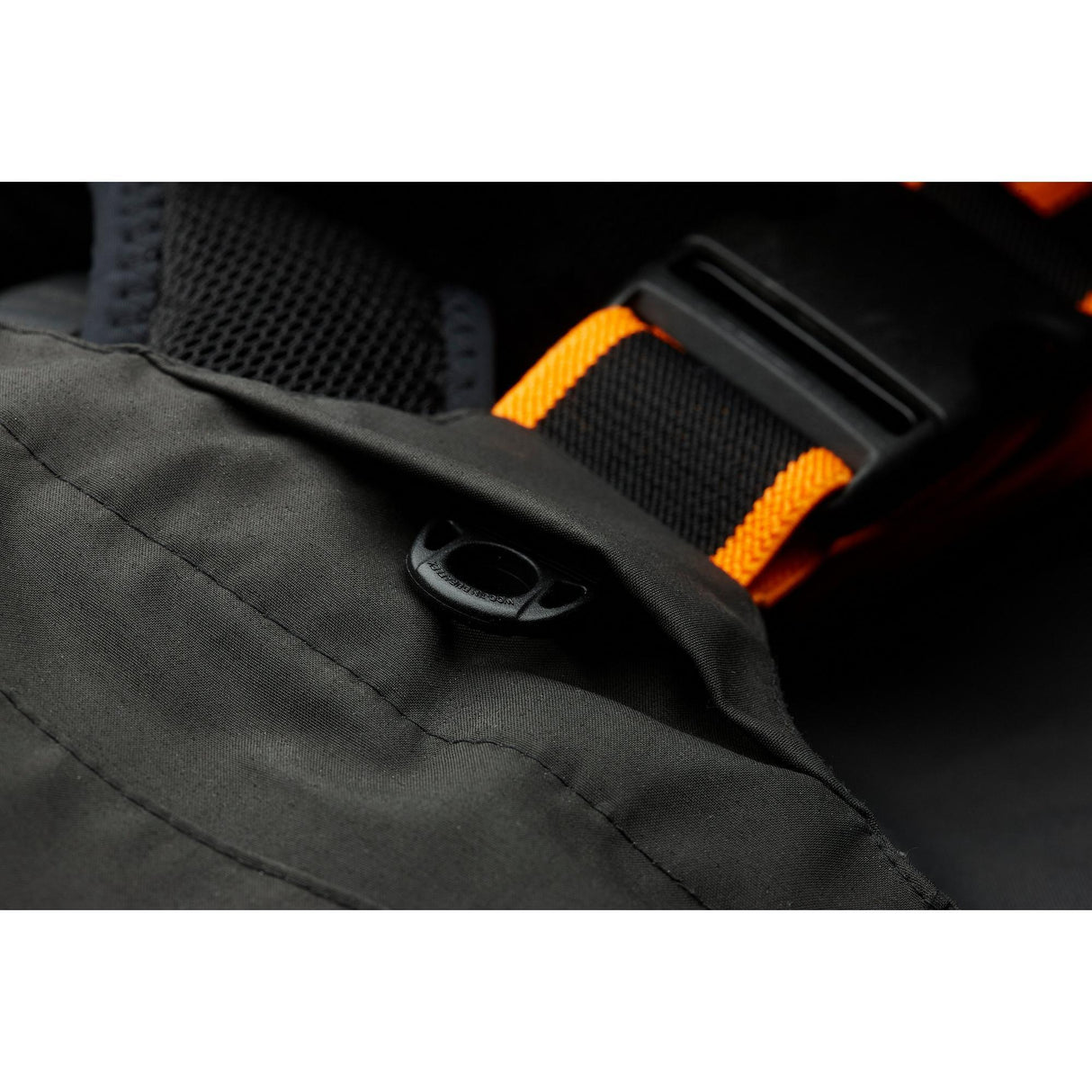 Savage Gear SG8 Chest kahluuhousut - Happy Angler