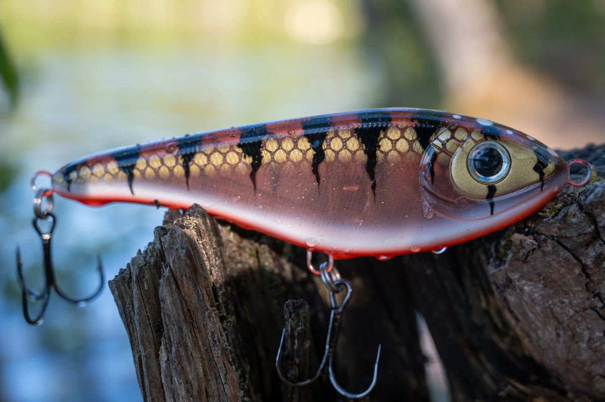 Strike Pro Buster Jerk 15 cm jerkki Monkey Lure Factory erikoisvärit - Happy Angler