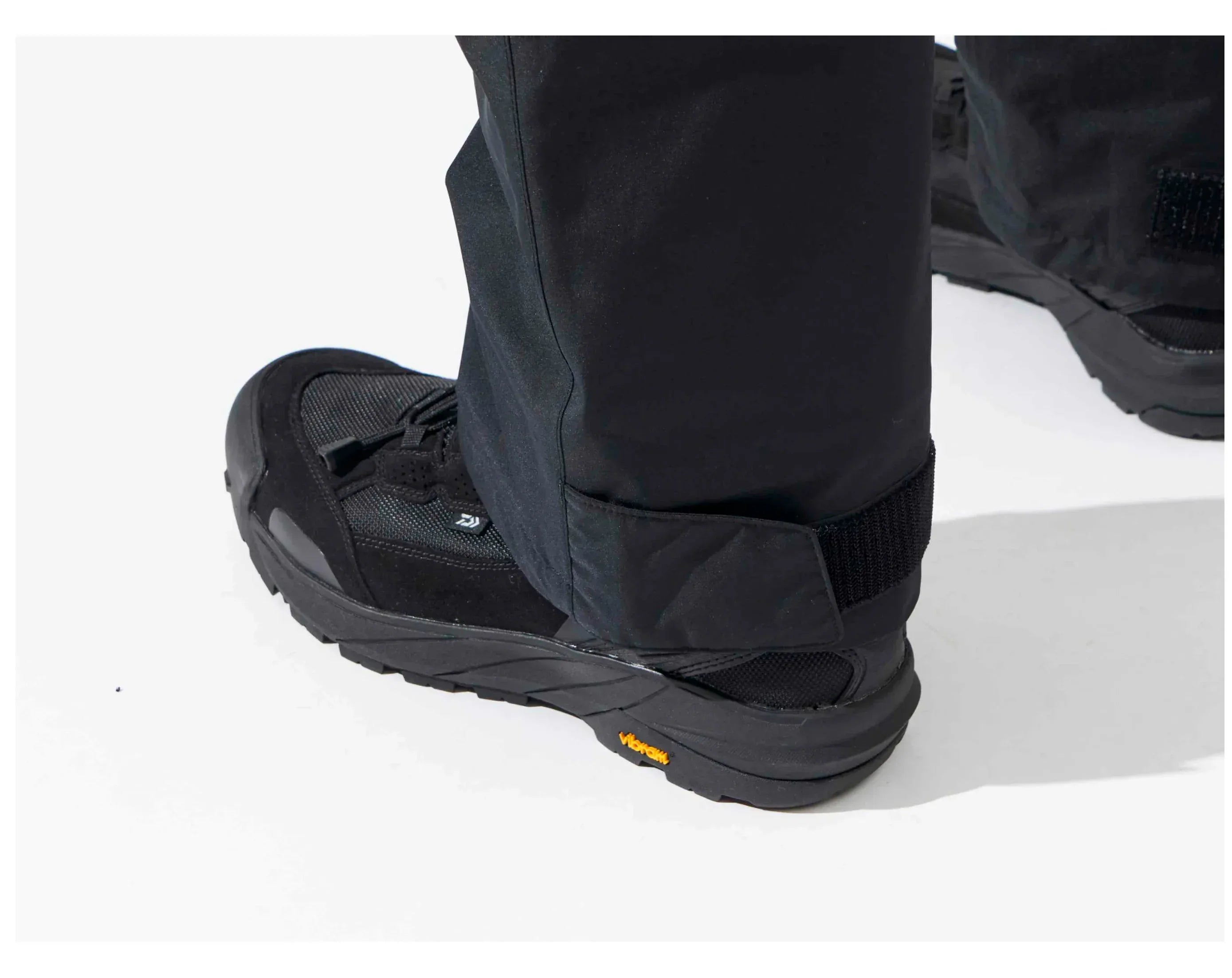 Daiwa Gore-Tex Winter Black Thermal Suit