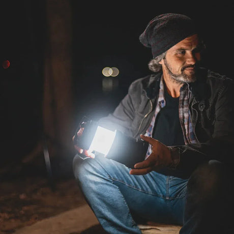 NEBO Big Poppy RC ladattava retkilyhty / taskulamppu 300 + 120 lm + virtapankki - Happy Angler