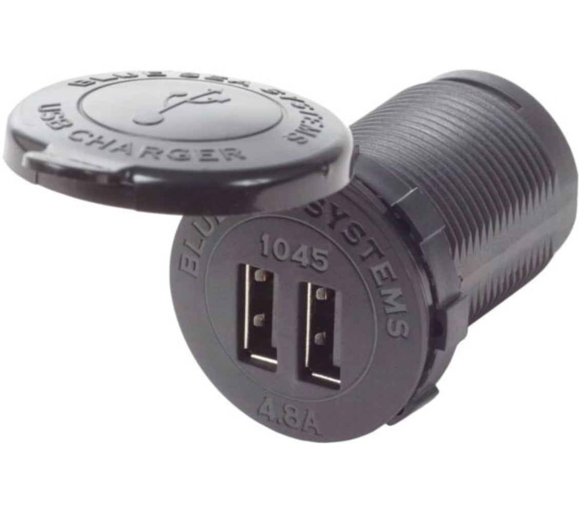 Blue Sea 2 x USB-A pistorasia suojakannella pyöreä