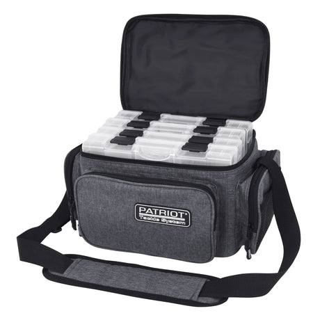 Patriot Tackle System Medium vieherasialaukku + 4 rasiaa - Happy Angler